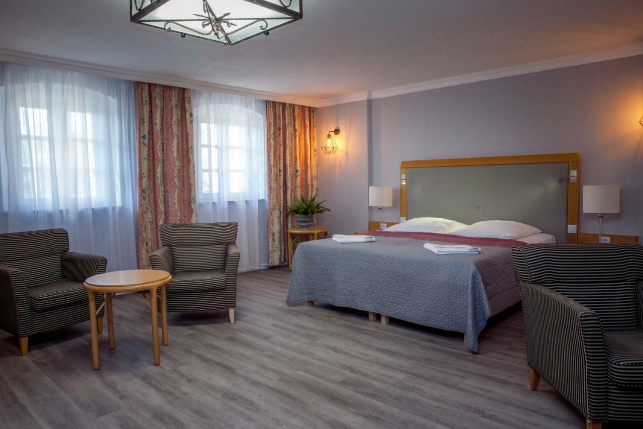 Hotel Willa Starosty Miedzyrzecz ภายนอก รูปภาพ